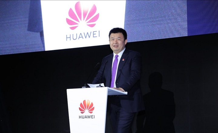 Liu Chao, CEO of Huawei's Manufacturing and Large Enterprises BU, delivering a speech
